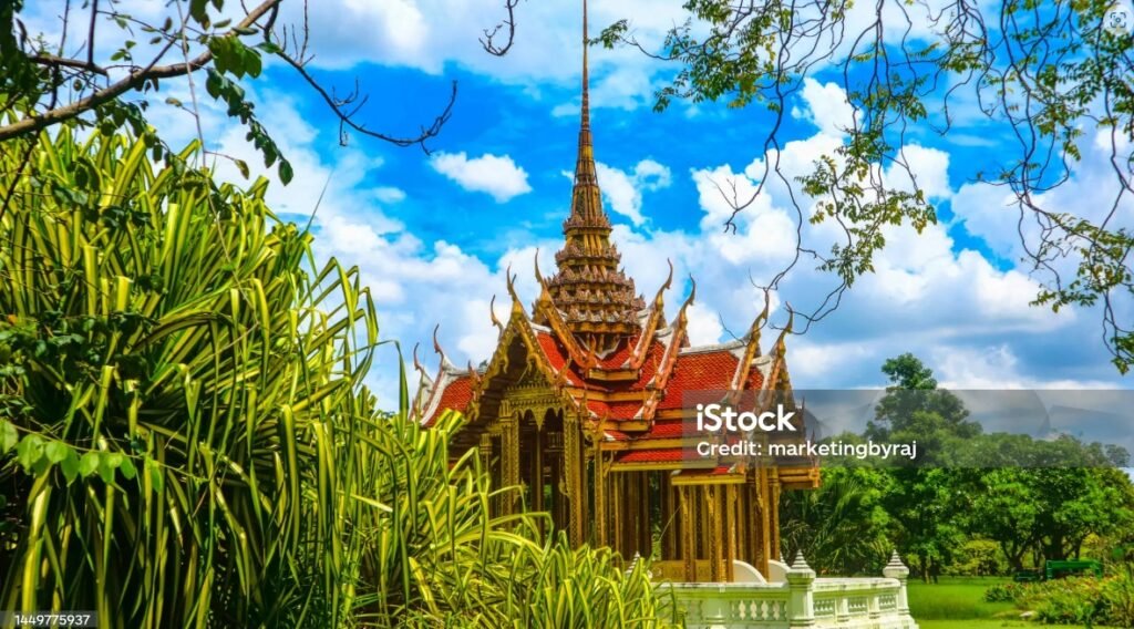 Location Spotlight: Thailand's Cultural Gem 📍: Discover the Beauty of a Typical Thai Temple!